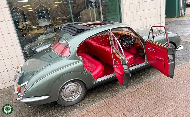 Daimler v8 250  8uxx91lnxz saclqa832