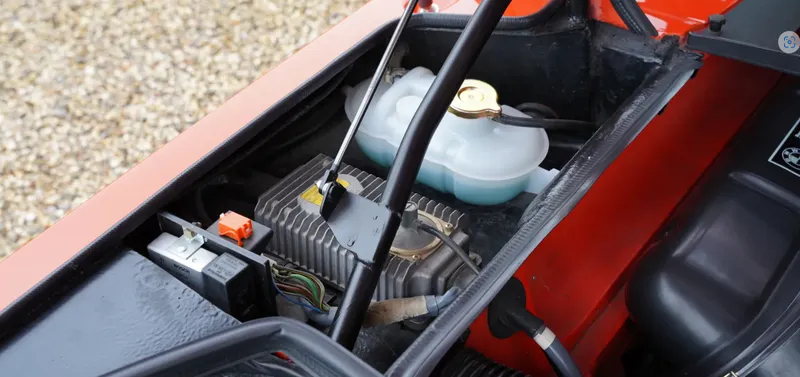 Bmw m1 ysebxnx7stwrstqgky3yp