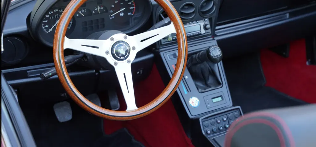 Alfa romeo spider nhzu8wr70lsgix9eqbhpx