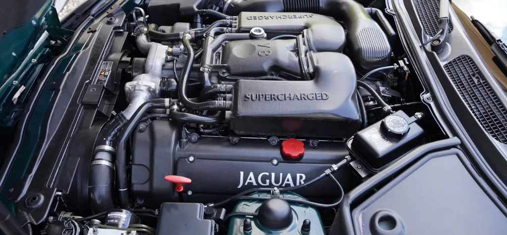 Jaguar xkr 8pg8rj14hbohyicwci2qf