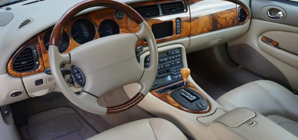 Jaguar xkr dfurssuqmdenqlacxomdi