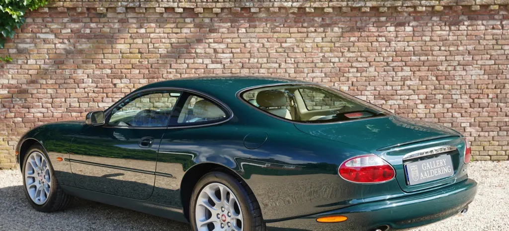 Jaguar xkr p4302uch70fq31bt f4c0