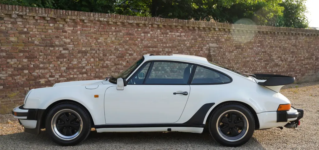 Porsche 911 3.3 turbo 2i4mcm3fttfv mhvmrvuj