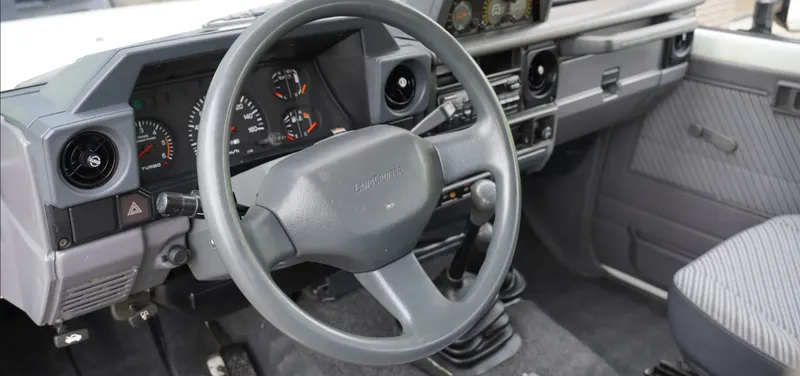 Toyota land cruiser emo7ueokj hgyuskgvq n
