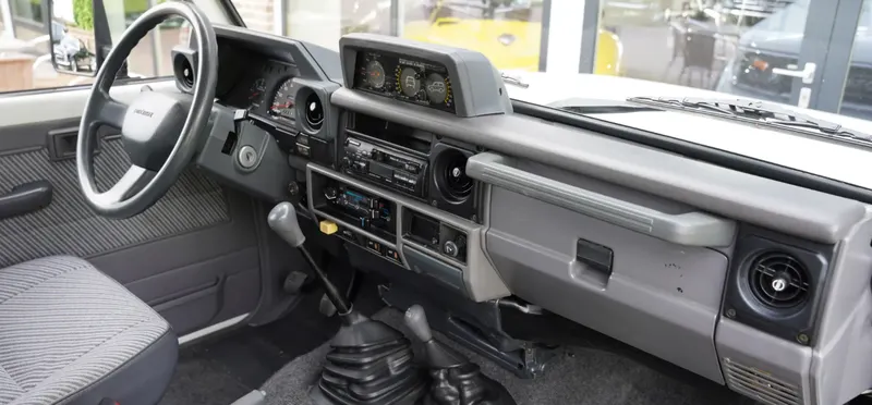 Toyota land cruiser oirmpdubeghnhtbwzaraf