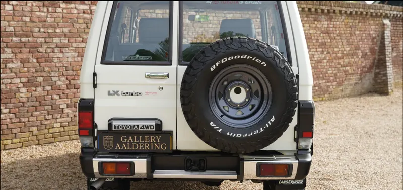 Toyota land cruiser ou7yp4clpa0m93cybp6sg