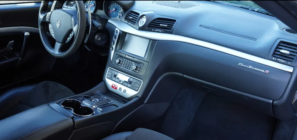 Maserati granturismo zvjqqb6s8ngeviatzvumq