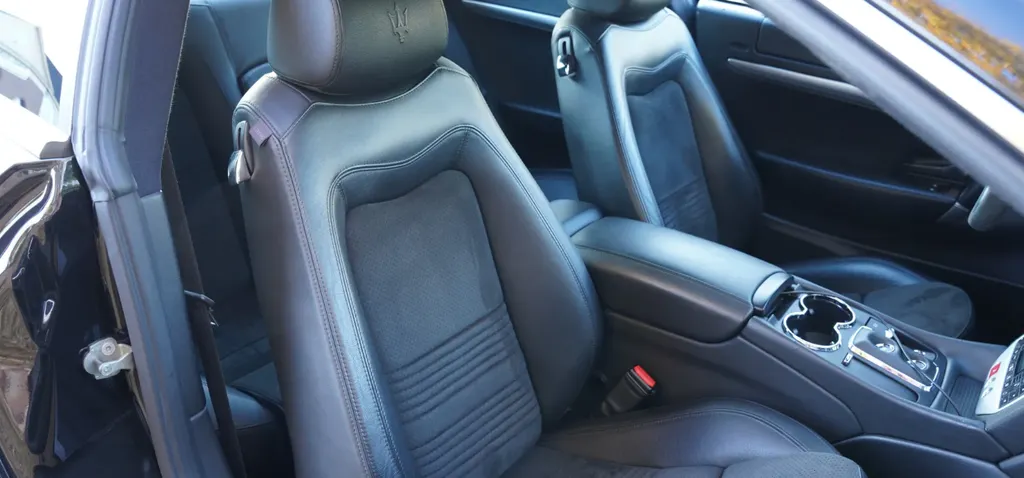 Maserati granturismo zbwwzima8d oc4k5ondvi