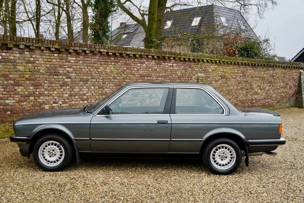 Bmw 323i jznc3mjb82dcgvfibdfr1