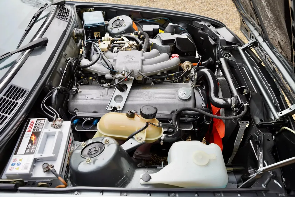 Bmw 323i nqyuyoj8rs18vuaqrbblk
