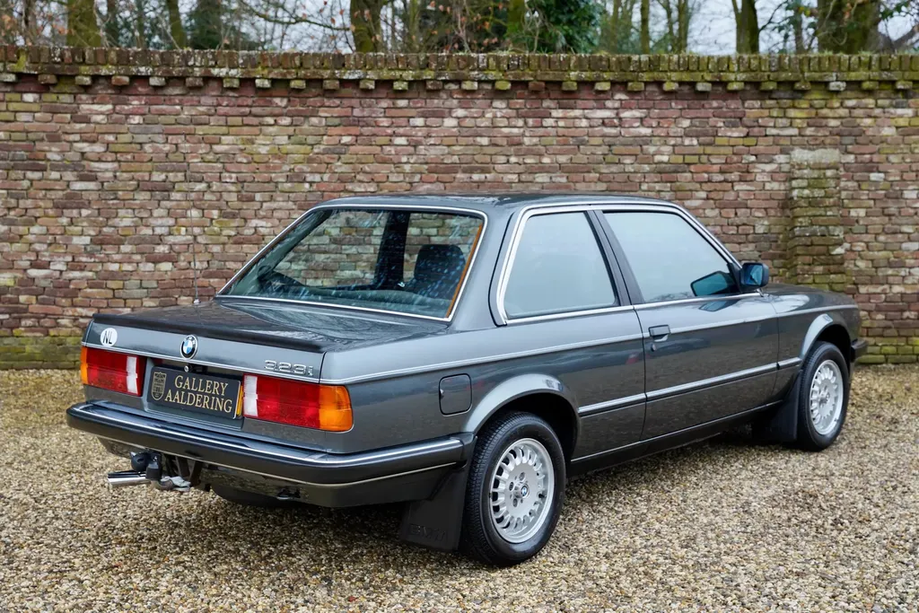 Bmw 323i  yjlg70t3esgecgb51nvo