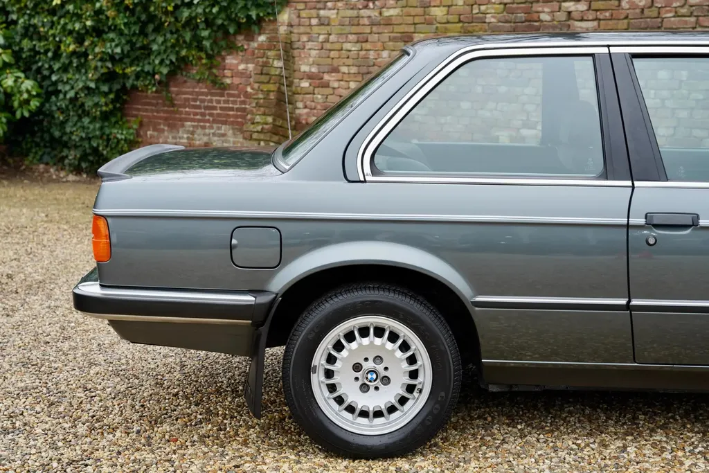 Bmw 323i po wuiuae lvozlfkfiar