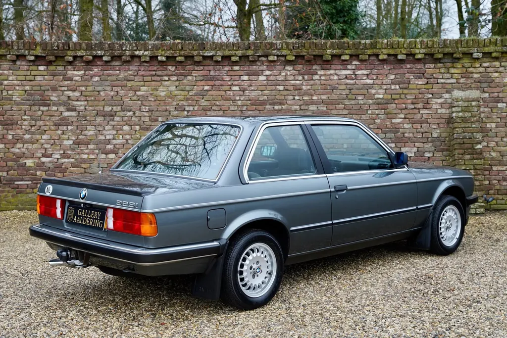 Bmw 323i pu588kn9pwyqav6xrhj5m