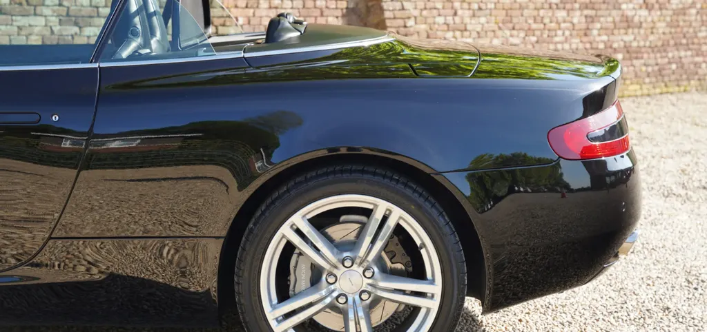 Aston martin db9 55 4j58 pqly1jcejx6b0