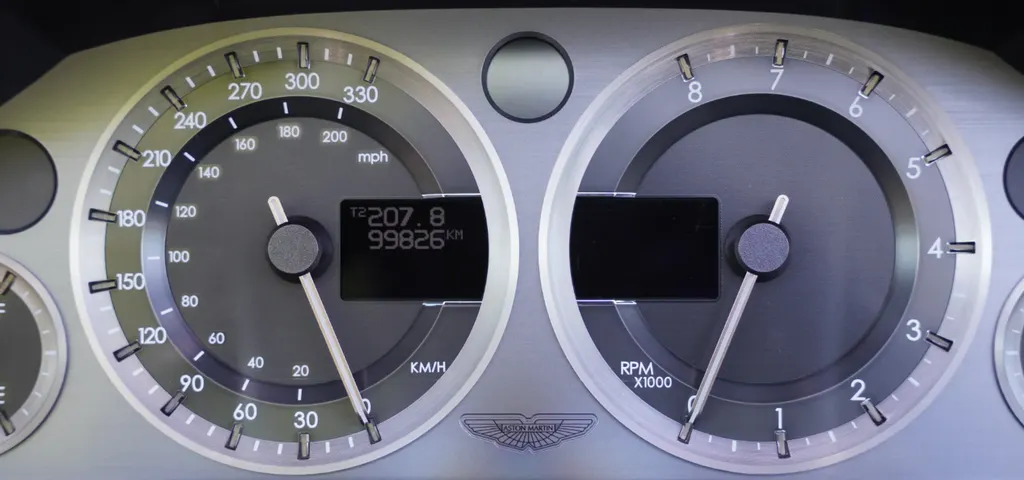 Aston martin db9 8d8lv8hgu15zipw2uci7l