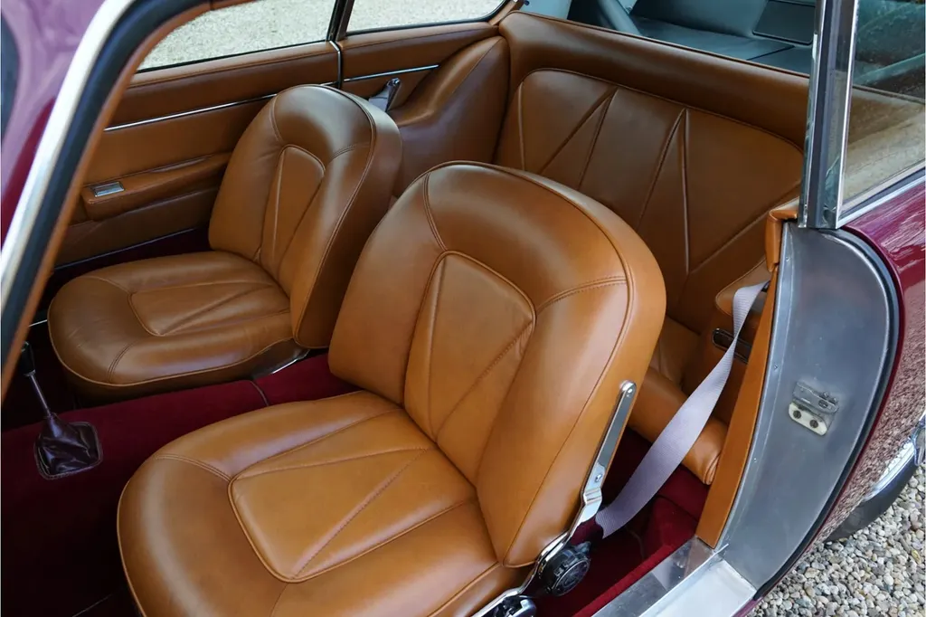 Aston martin db6 y j3nsbk8inm8xhu2l6x9