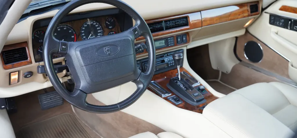 Jaguar xjs 4.0  gbzq2kvvty6euuswesgsv