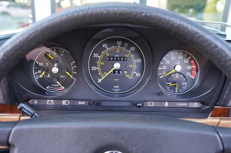 Mercedes benz 380 xxkeb0bvegz3iw mh0ayp