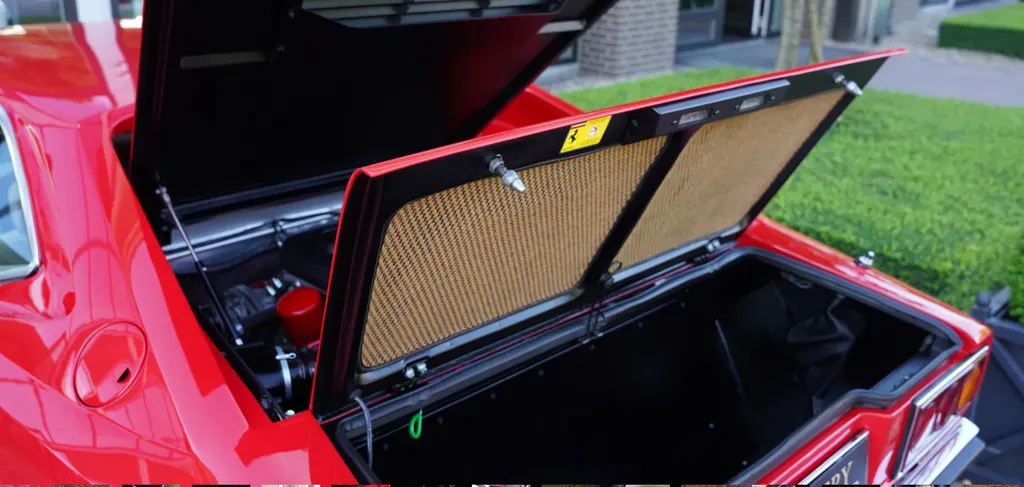 Ferrari 308 v4v6d5wr6vnb4a4wy8v6x