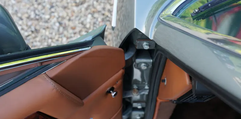 Aston martin v8 vantage 4fz6jcrqrrrsapupif6am