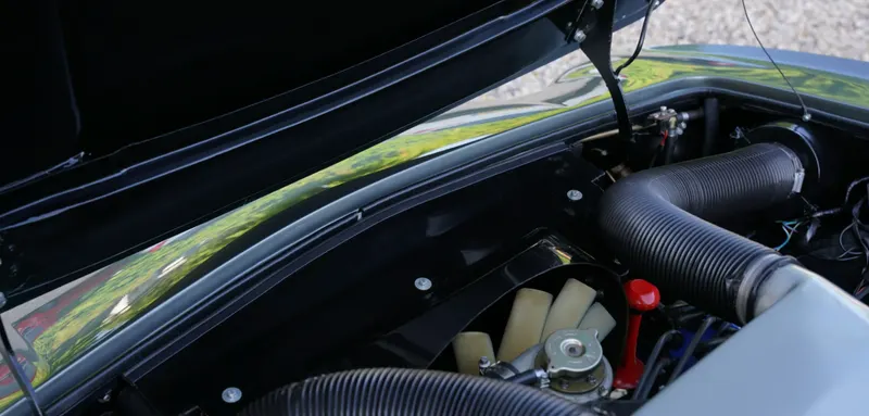Aston martin v8 vantage ipnnwyhqxuaumsvsmtlj1