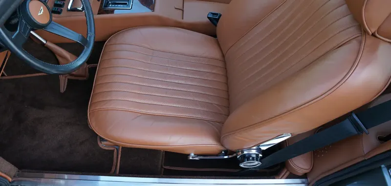 Aston martin v8 vantage jagewnctvjo5jvcrsrl2d