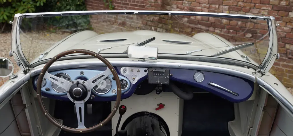 Austin healey 1004 a65bo57r8tpvrge6pyt9u