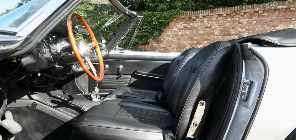 Maserati mistral spyder  kisvzokpzunsv44bf obw
