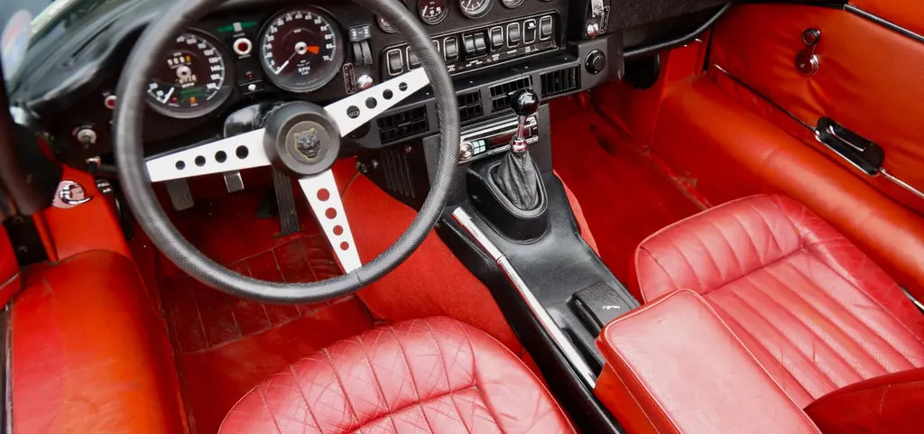 Jaguar v12 roadster 84fzpmj0w22gwpotrbh5a