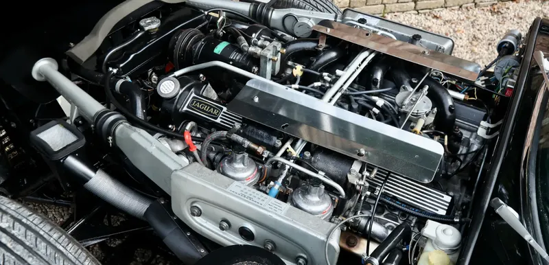 Jaguar v12 roadster bueqpycp4eogx6vsynahj