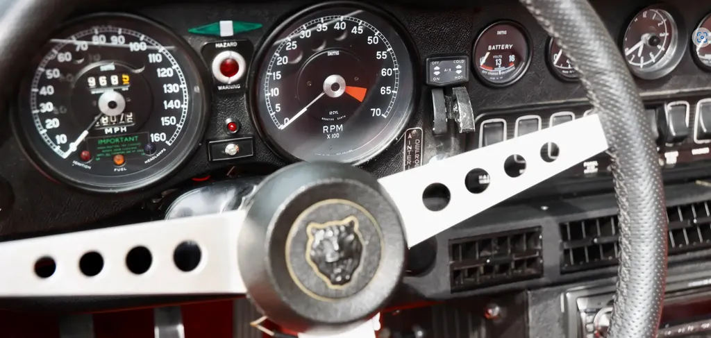 Jaguar v12 roadster r 2vrbhgxbsta7uyj9yz4
