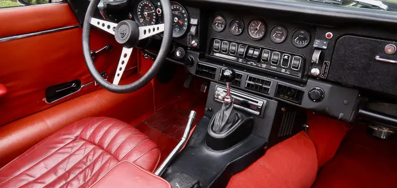 Jaguar v12 roadster wgcm0zax2gyks7puoxhk7