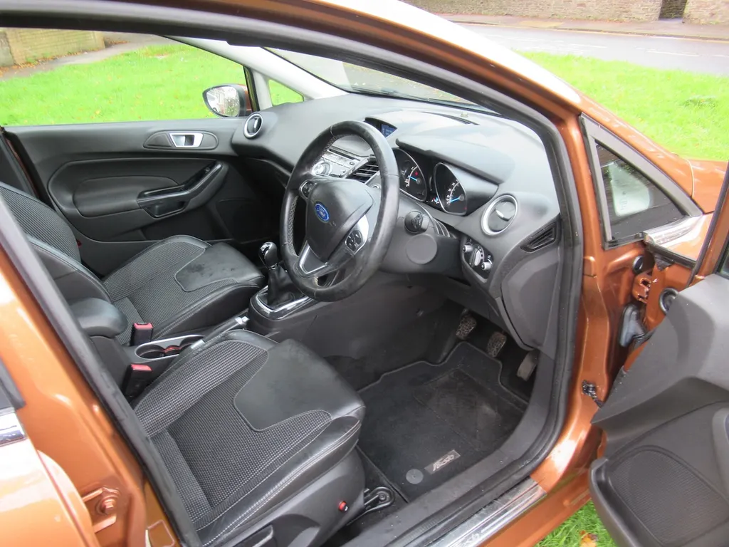 Ford fiesta t6nyuk2sa55ypr9osiicm