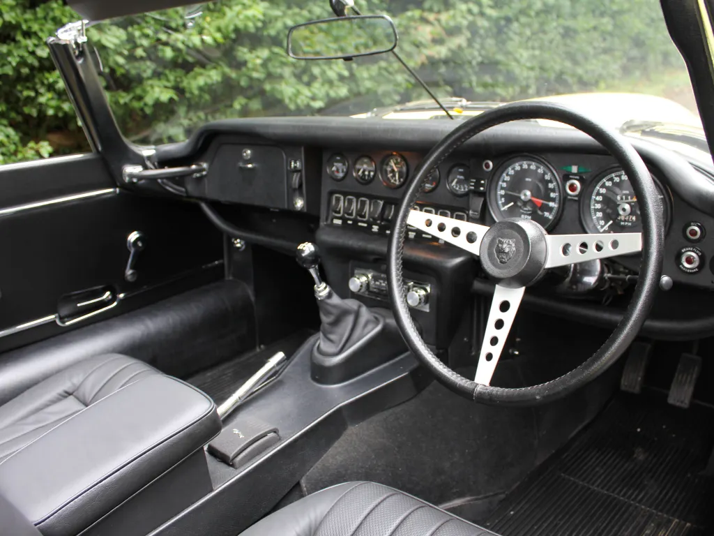 Jaguar e type r 1cs2dd uioozxeb0ojv