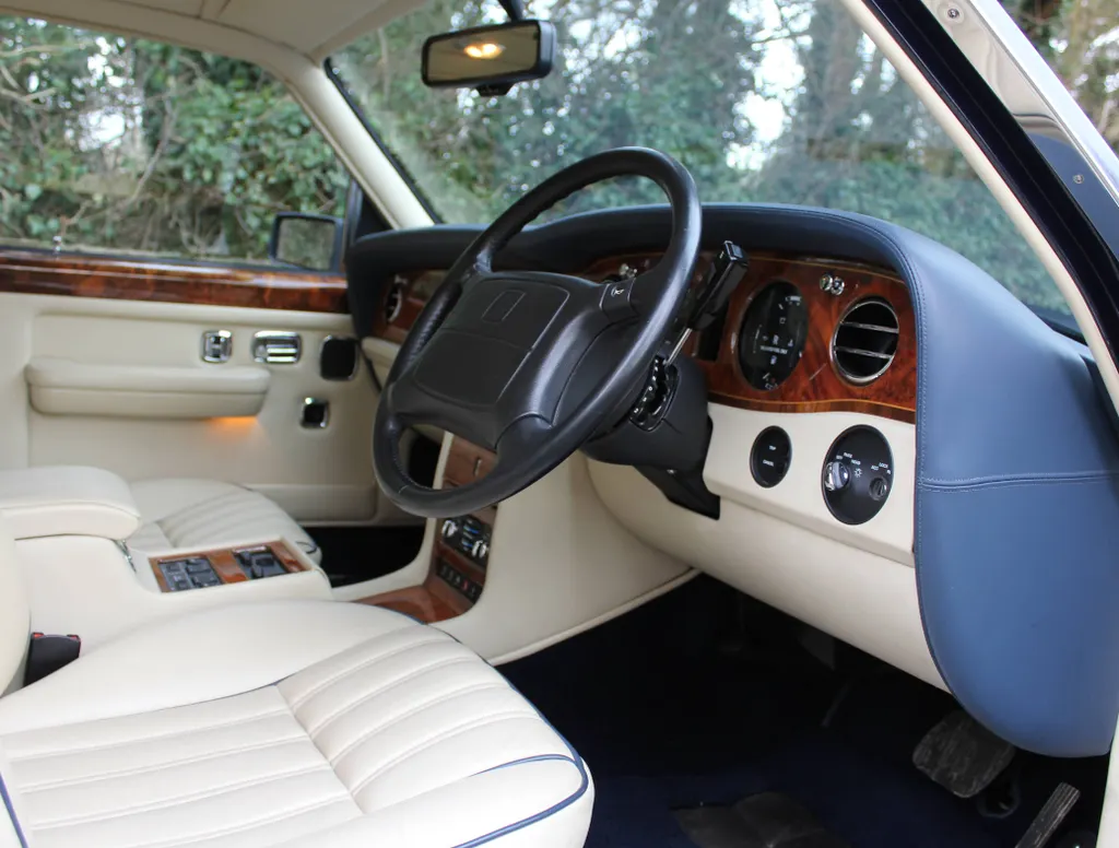 Rolls royce silver spirit 6q27temhyfqwqltyojed9