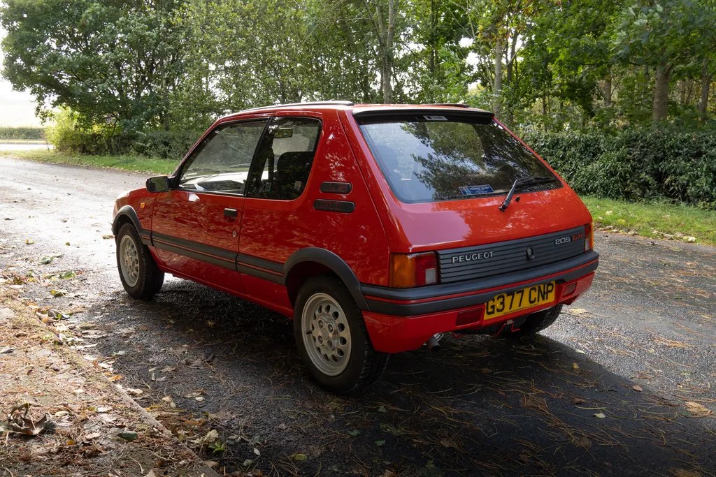 Peugeot 205 e39s9sukpqwoesbhfoerm