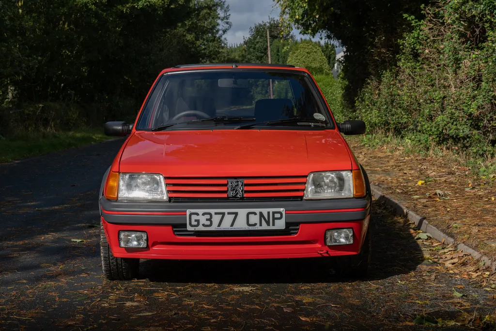 Peugeot 205 v7pboy7kguzdg4gzvch1l