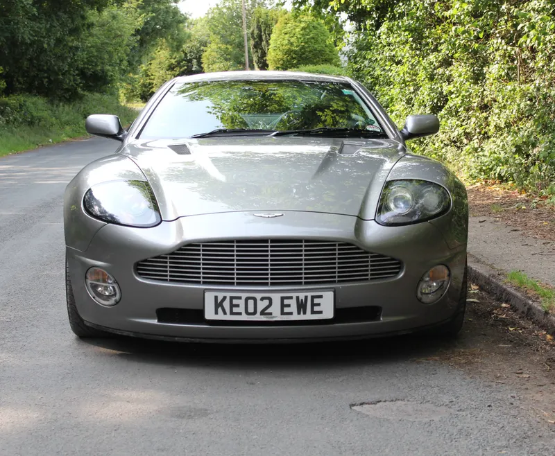 Aston martin v12 vanquish o5qp6spdcrgjucubnrgds