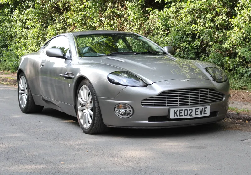 Aston martin v12 vanquish ywrioh7issyaxzt0who9q