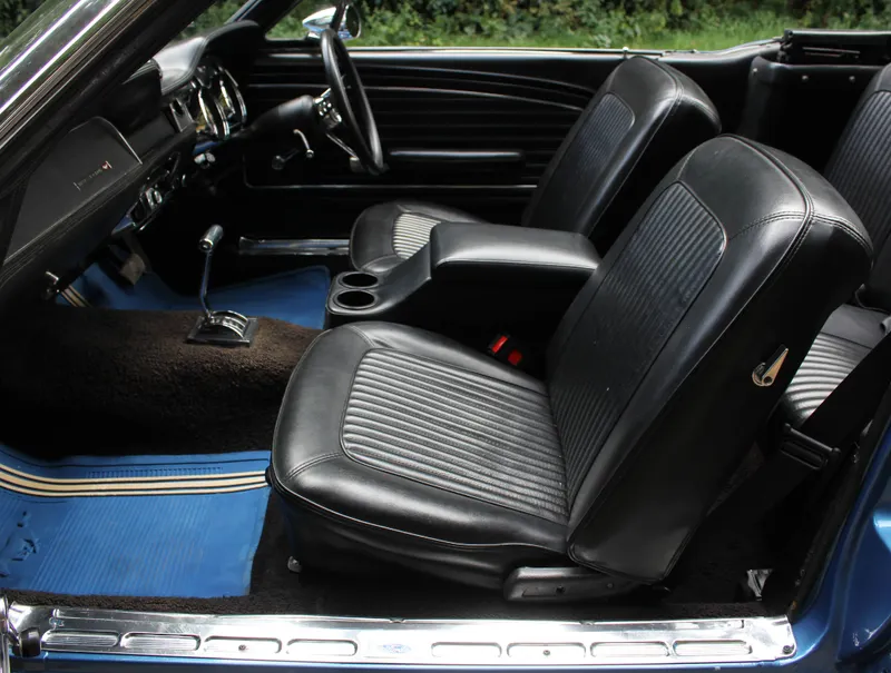 Ford mustang 302 v8 nxgsjhwn0avc3gz2qcfeu