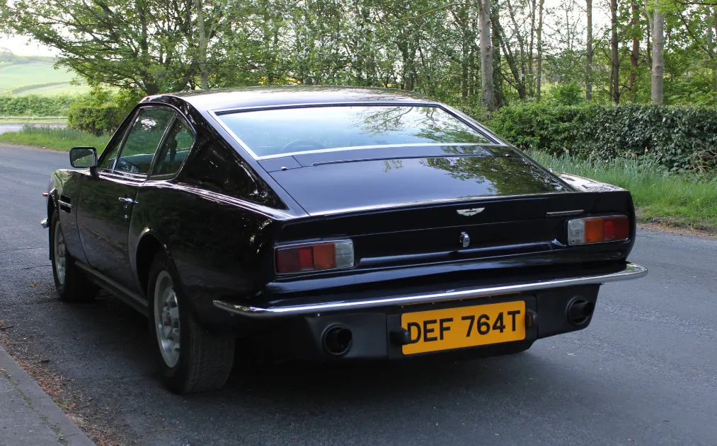 Aston martin v8 vantage dtqweprnsoas cdsfd0tw