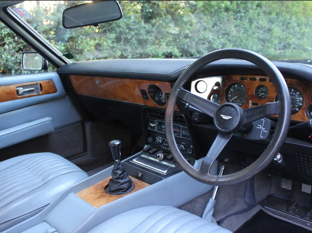 Aston martin v8 vantage ptkxt 91urplj0msfm1 g