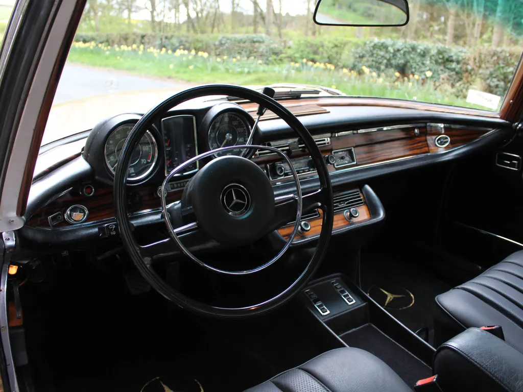 Mercedes benz  280se 3.5 v8 1dtoqwdy6qeljfnsw hng