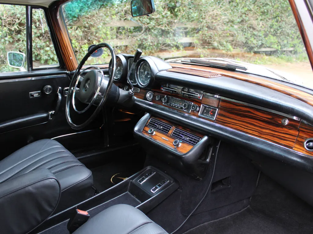 Mercedes benz  280se 3.5 v8 2oz9tce3b8ppqbyeuof4k
