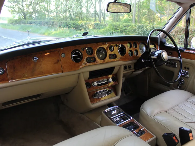 Rolls royce corniche aywf0n6mp1m4 alzo3f9r