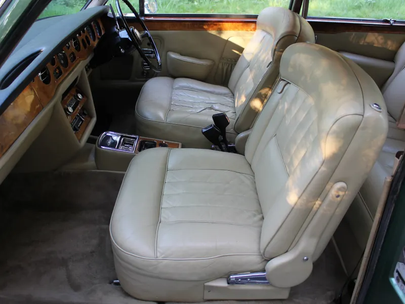 Rolls royce corniche ustudkbwzgfpinankcyif