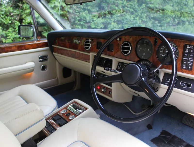 Rolls royce silver spirit p8szfwlvxa3w660sg8atp
