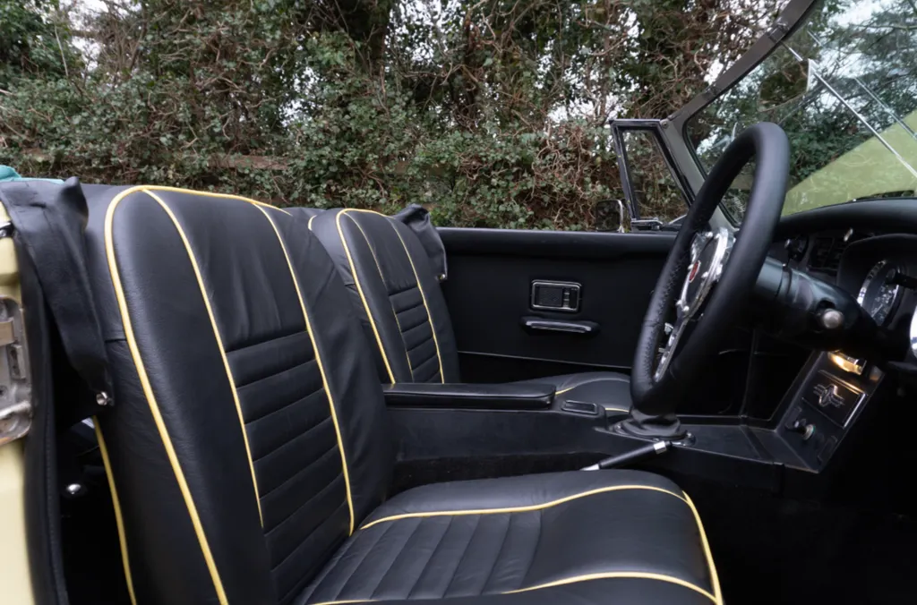 Mgb roadster  iyqfa5ulwbi0fd3pjar3