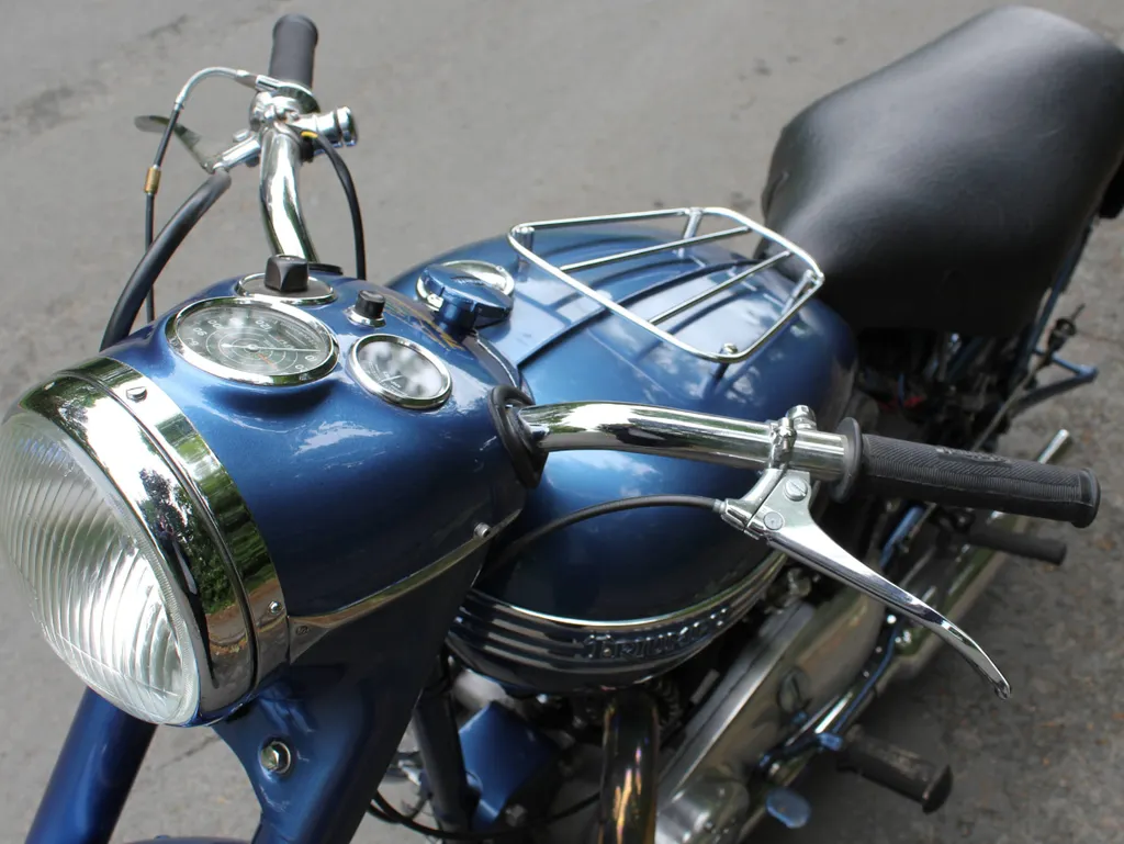 Triumph thunderbird 0uhmu c896w97krn1zq4d