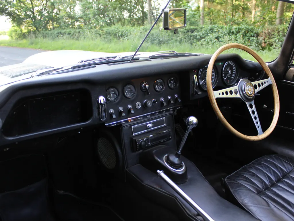 Jaguar e type ozofvo0qlmxhxg0n5c2vr